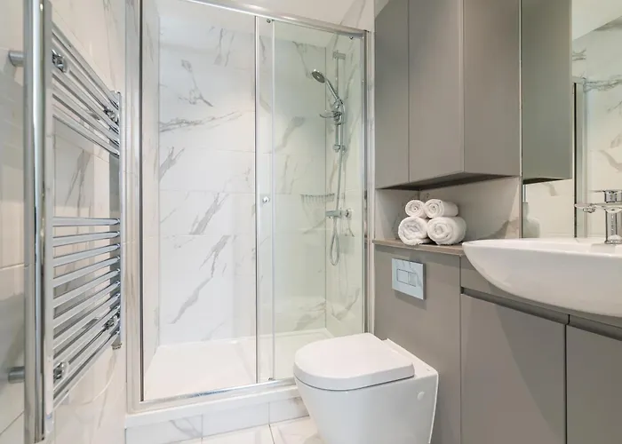 The Cornerstone Two By At شقة *