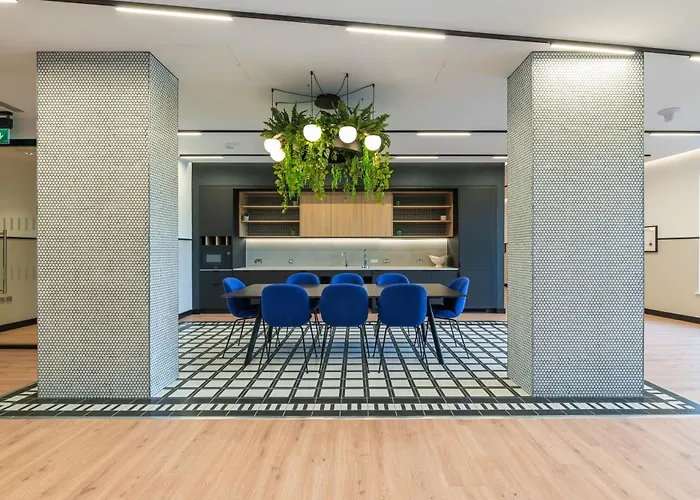 The Cornerstone Two By At شقة *