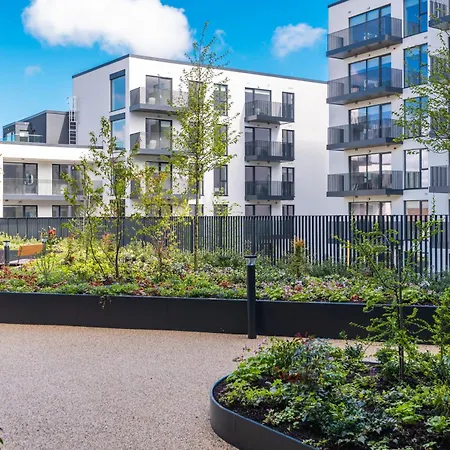 アパート The Cornerstone Two By At