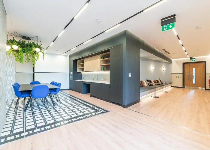 The Cornerstone Two By At アパート